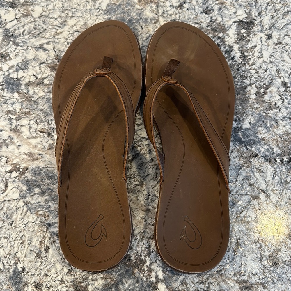 Size 11 OluKai Aukai Leather Sandals